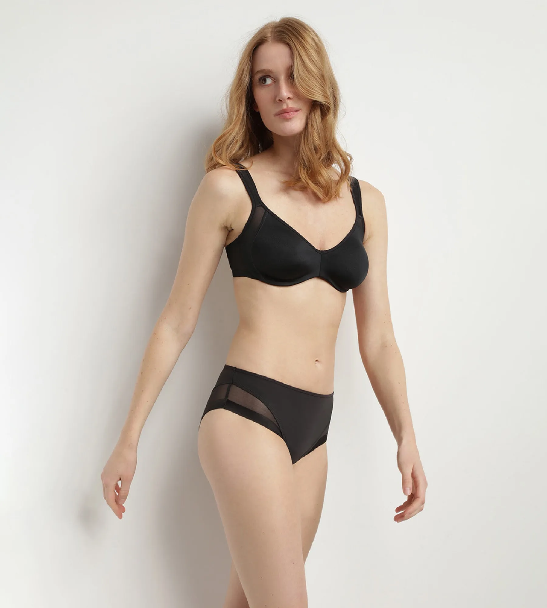 Generous Dim underwire Minimizer Bra black