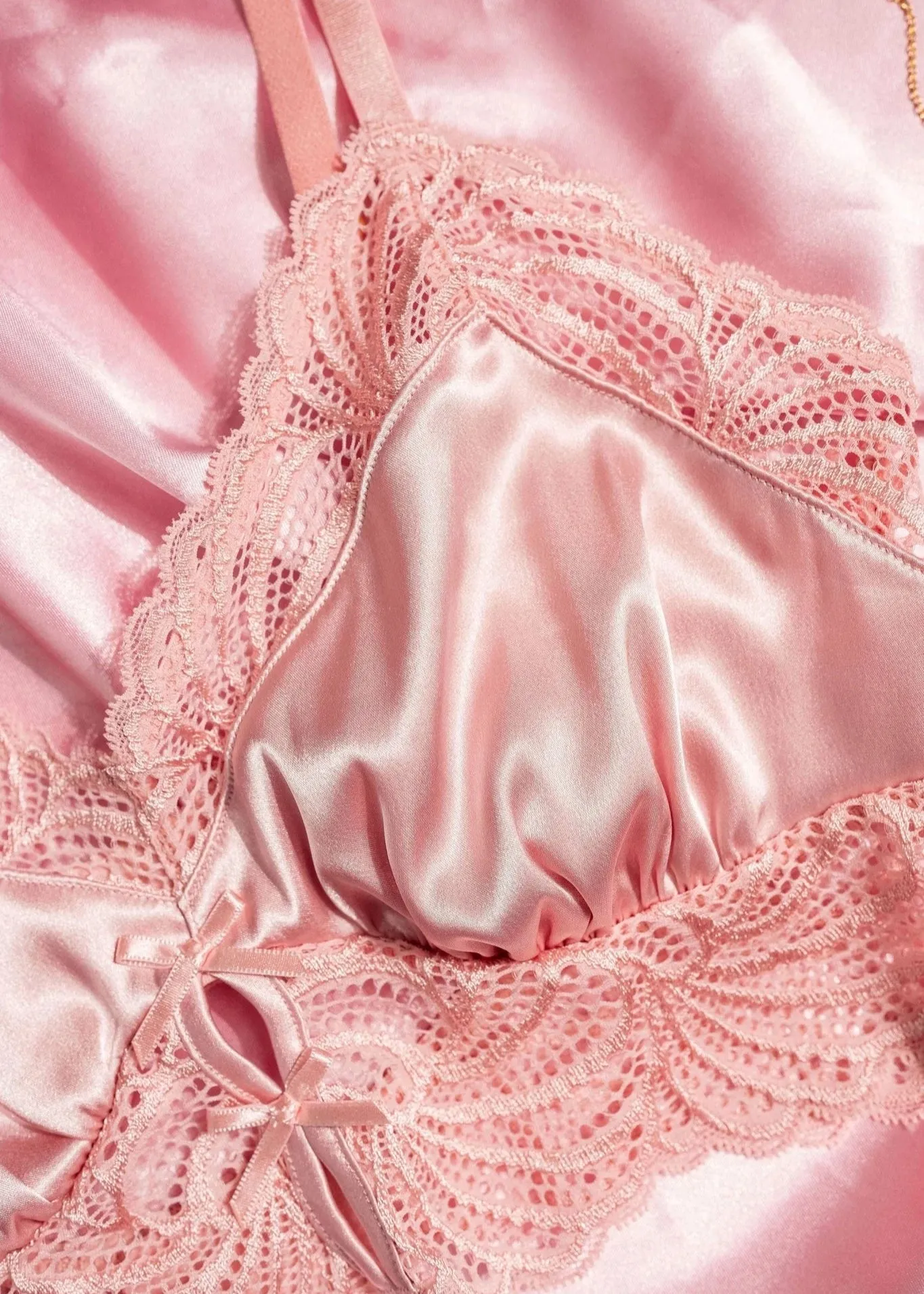 Lacy Satin Keyhole Bralette - Blush