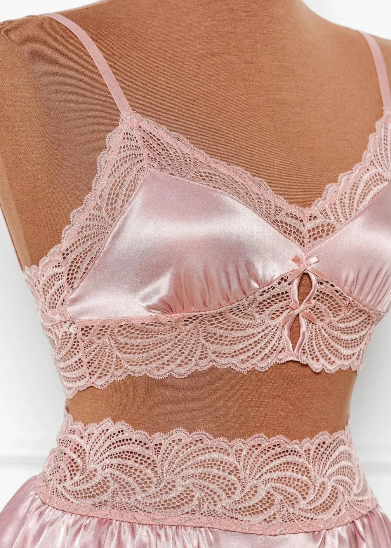 Lacy Satin Keyhole Bralette - Blush