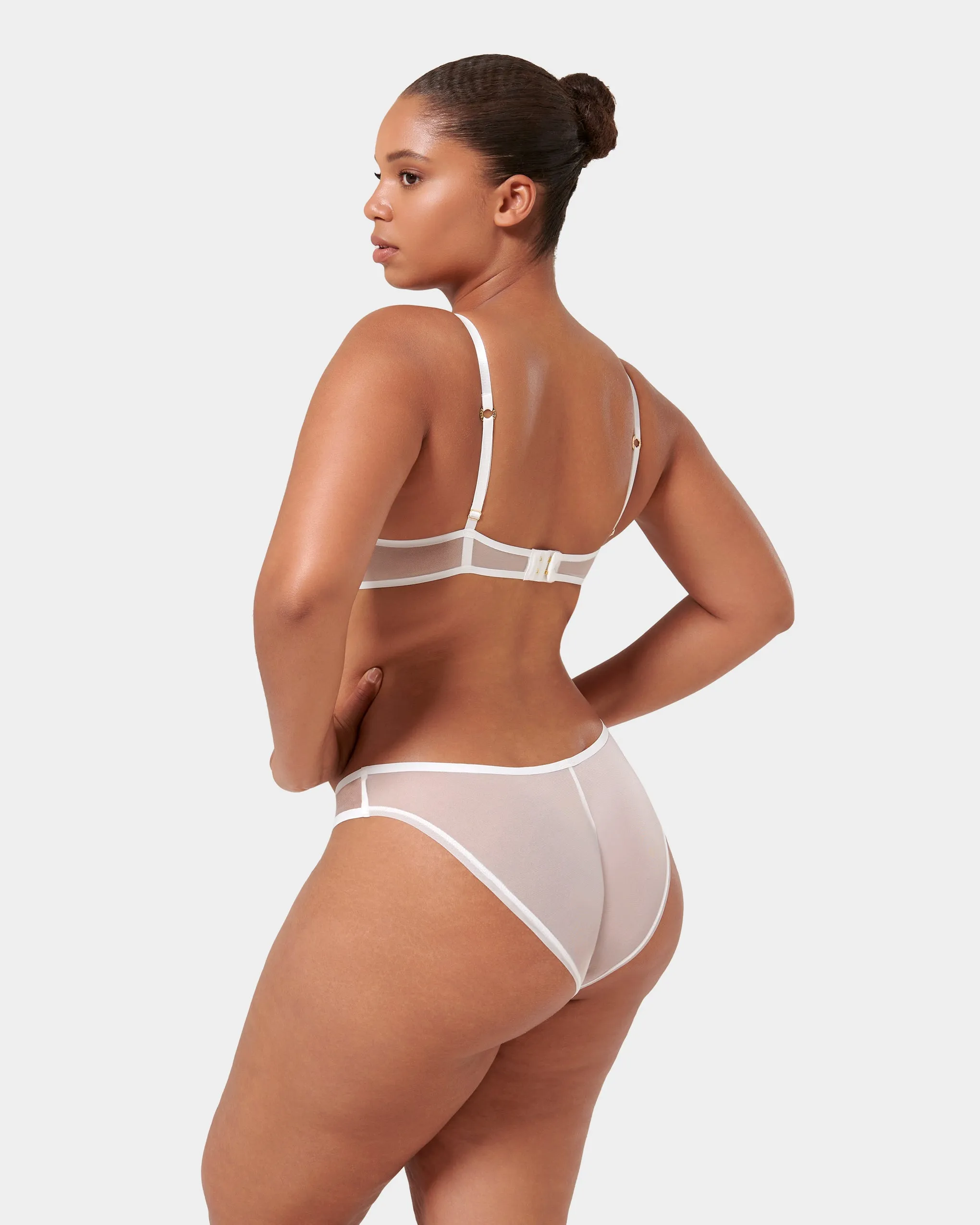 Naomi Brief White