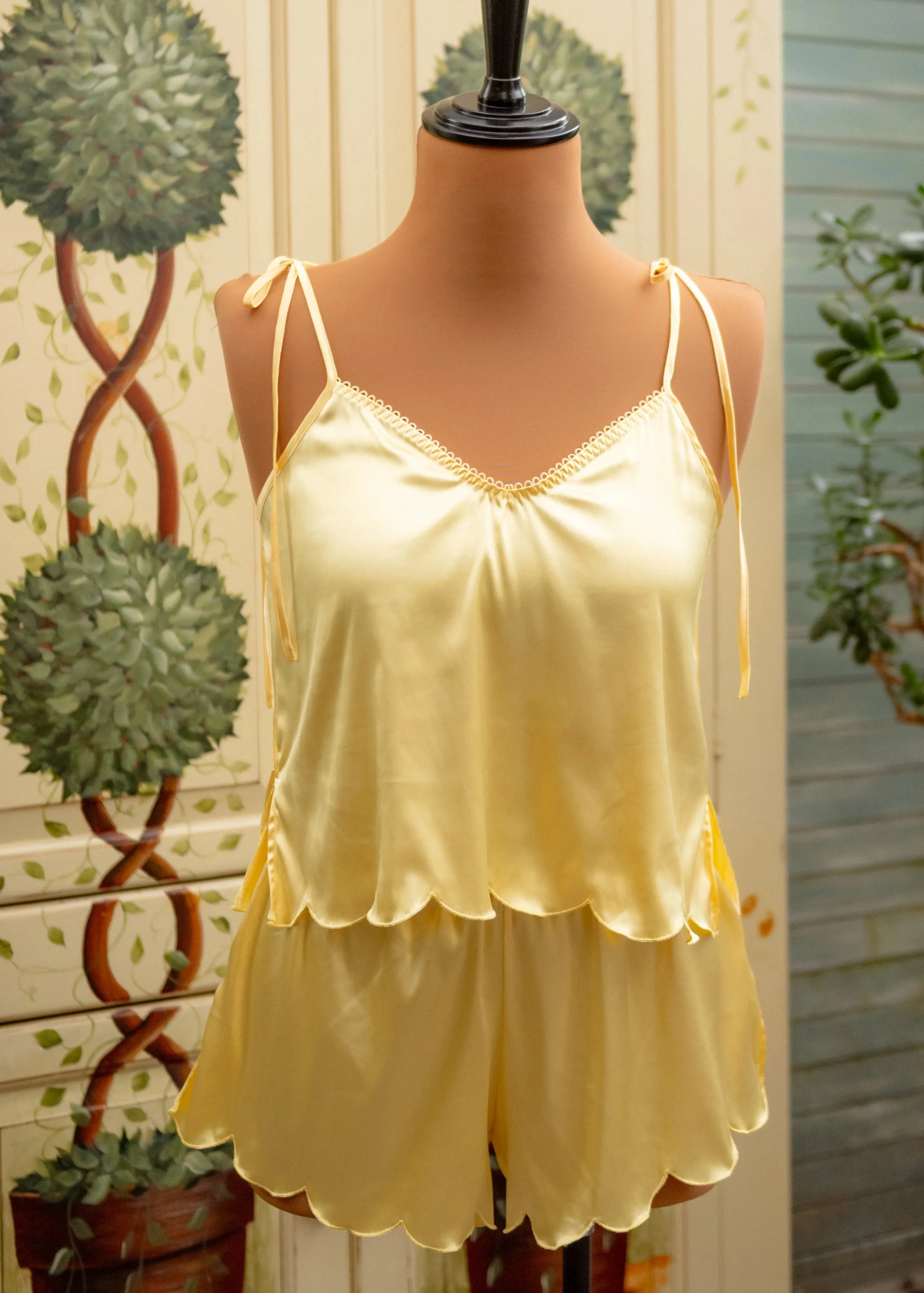Scalloped Embroidered Satin Shorts - Lemon Chiffon