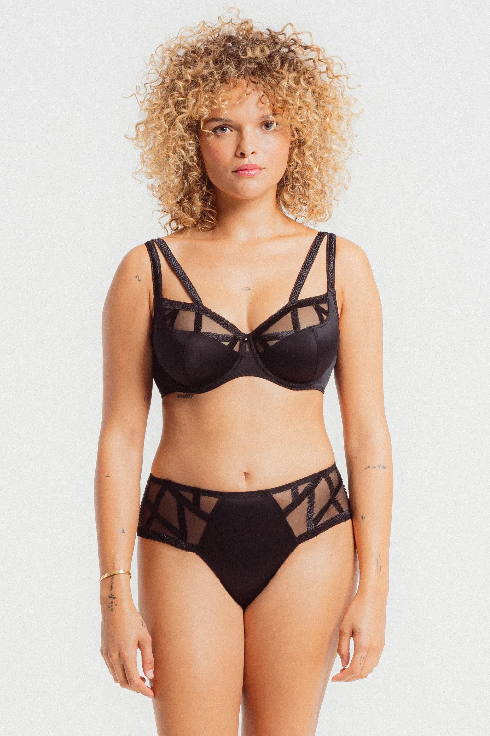 Série Embroidery Shorty