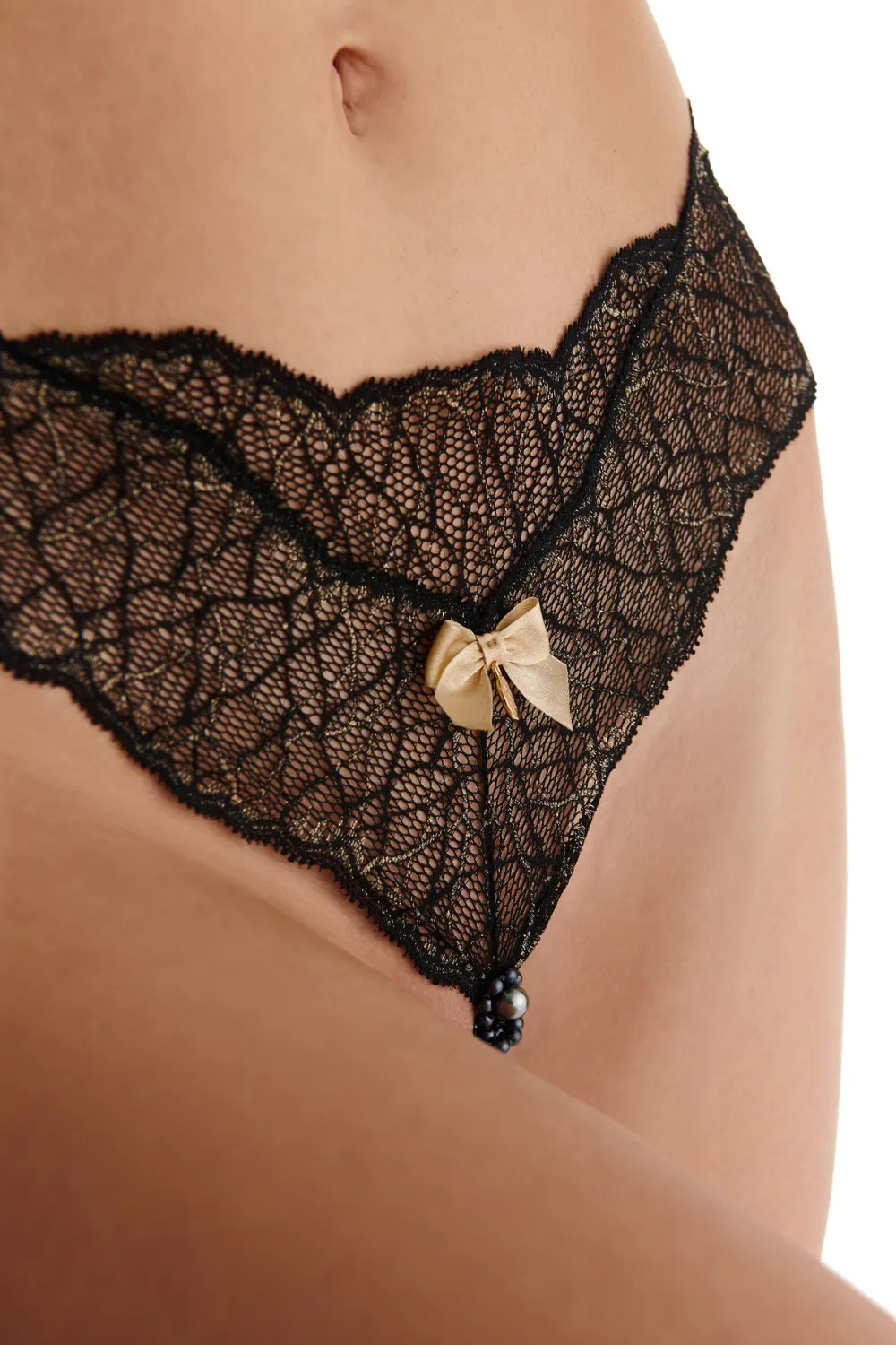 Sydney Daisy Dark Double Pearl Thong in Black