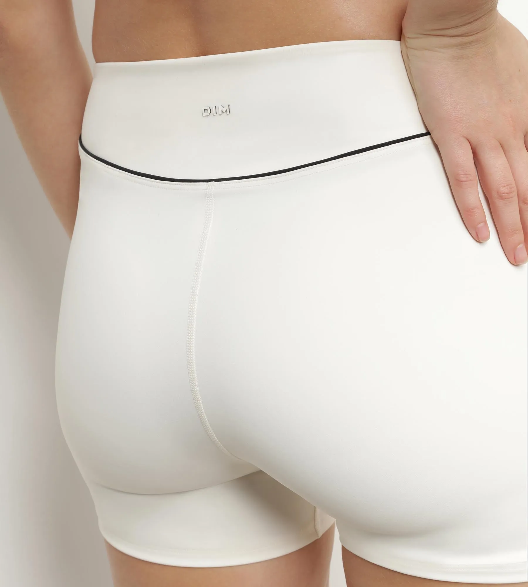 Women's sports shorts in sculpting microfibre Ecru Dim Move